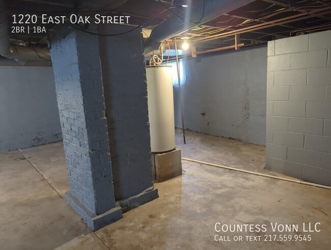 Building Photo - 1220 E Oak St