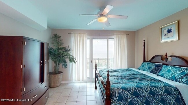 Building Photo - 2230 Beach Dr