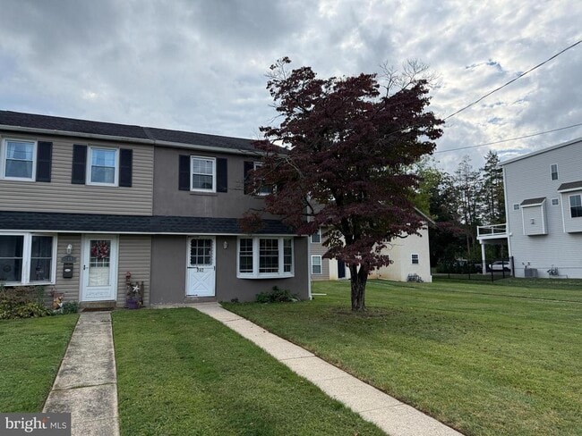 Building Photo - 742 S Matlack St