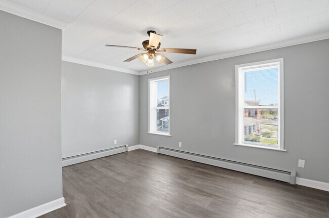 Building Photo - Beautiful Duplex with Charm