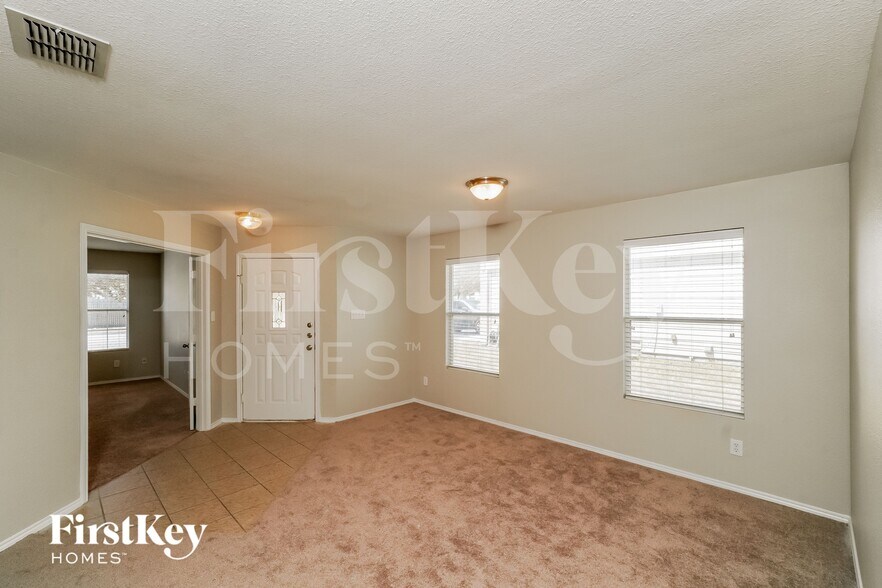 Building Photo - 8027 Saratoga Kln