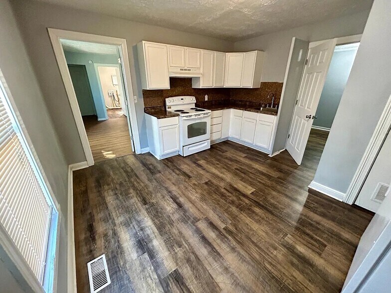 Building Photo - 2051 Dollarhide Rd