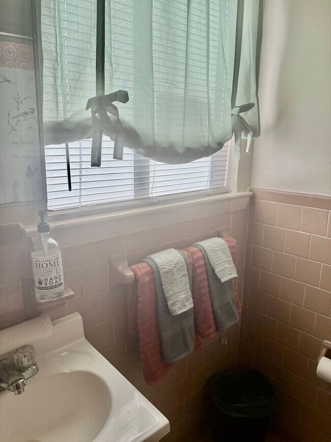 Building Photo - Oakland Square Apartments, Hampton