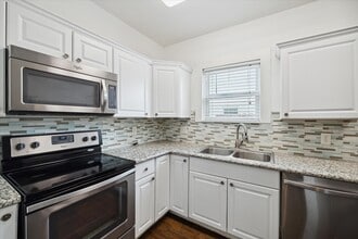 Building Photo - 2611 Isabella St