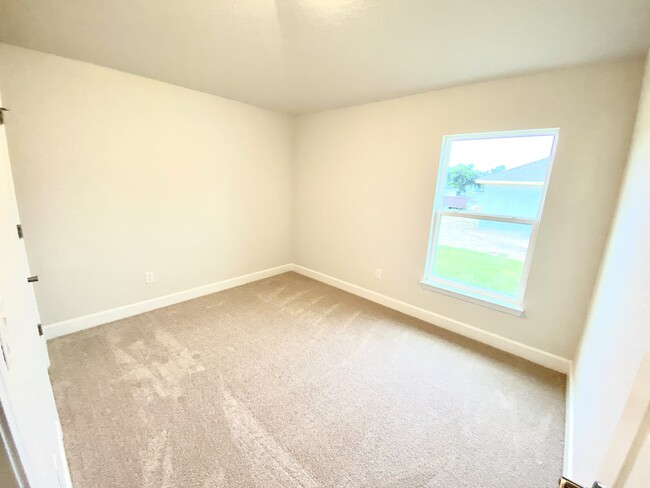 Building Photo - 4494 NW 2nd Ave