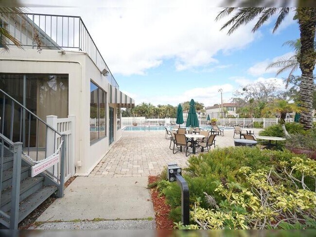 Building Photo - Lakefront Condo in Carrollwood!