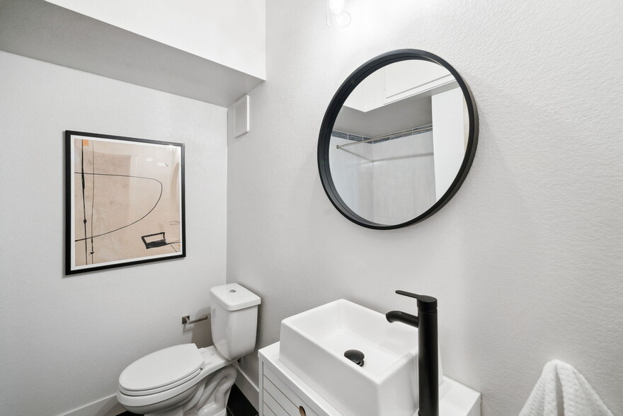 Downstairs bathroom - 3314 Curtis St
