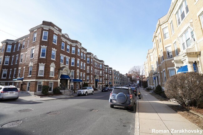 Building Photo - 219 Kelton St