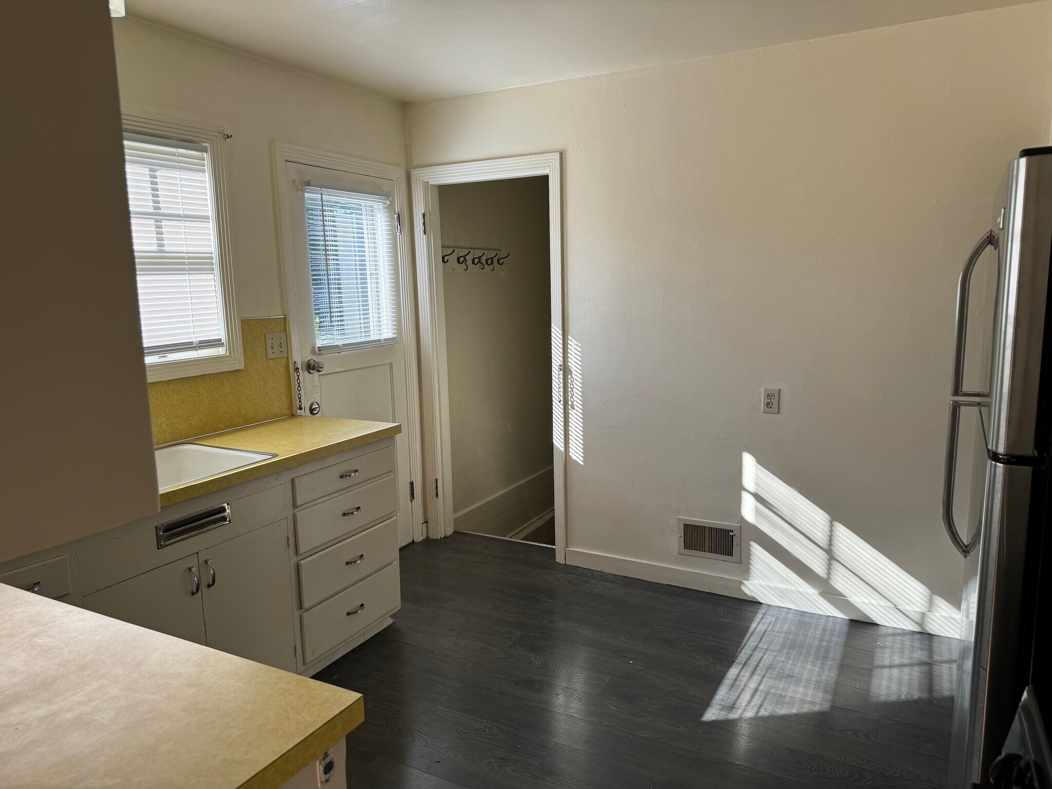 Building Photo - 7405 NE Prescott St