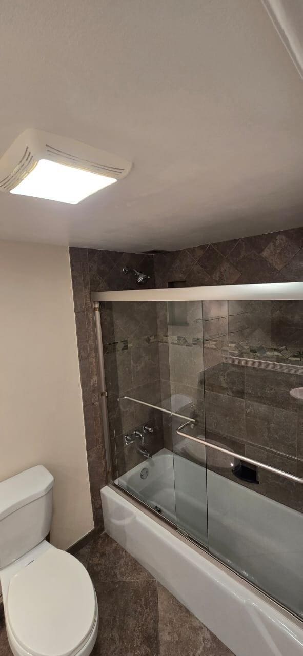 Building Photo - 3300 N Palm Aire Dr