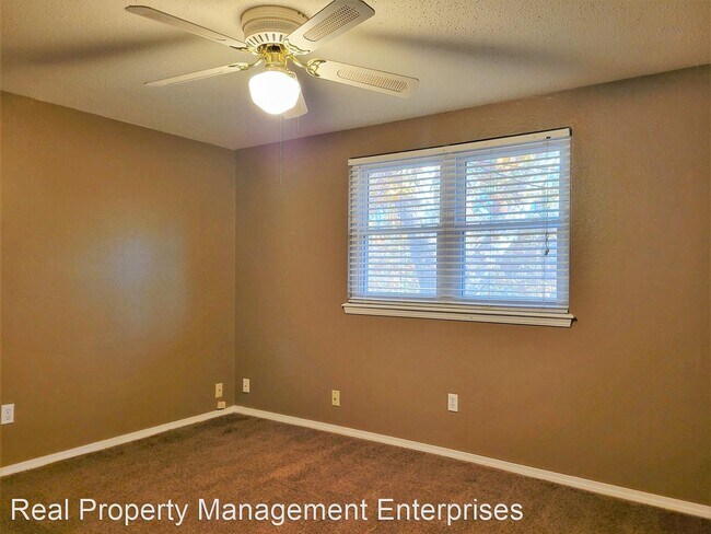 Building Photo - 6 br, 3.5 bath House - 8812 N Kensington Rd