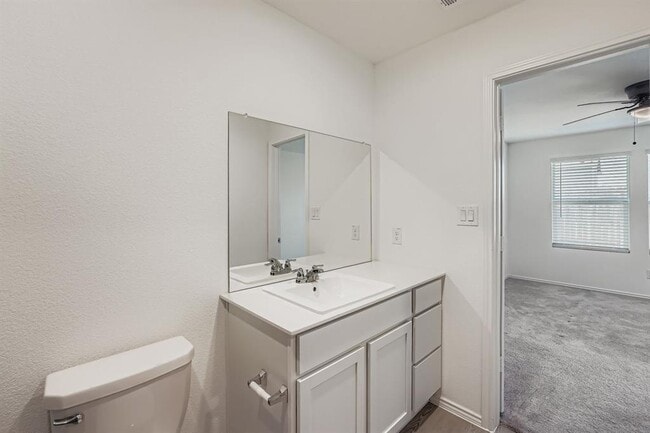 Building Photo - 210 Sormonne Lp