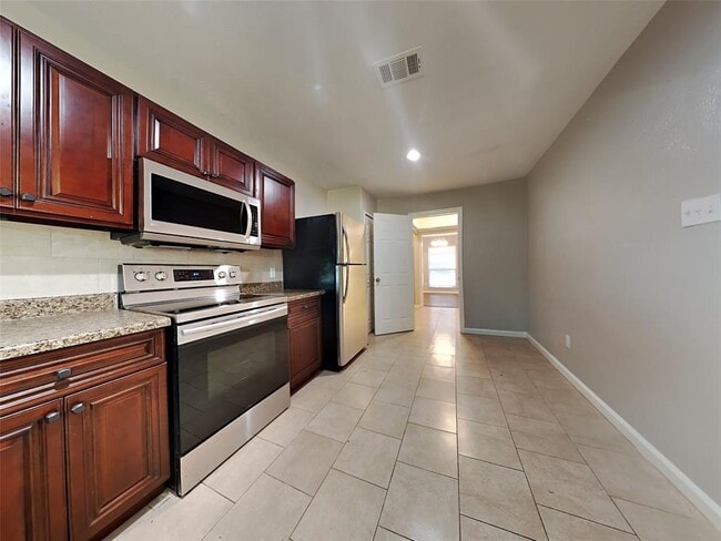 Building Photo - 7311 Thicket Trail Dr
