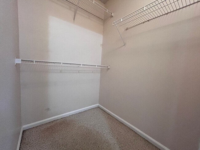 Building Photo - 4 Bed 3 Bath Home. Over 2,400 sqft Near Jacksonville Beach. Amenities, Bonus Room, Guarded Gate. ...