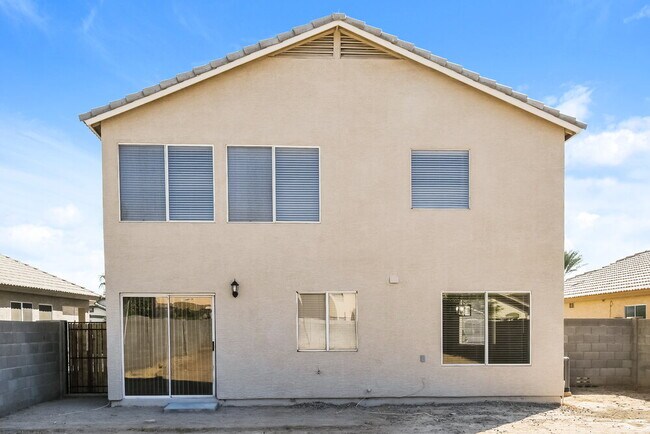 Building Photo - 790 E Saragosa St