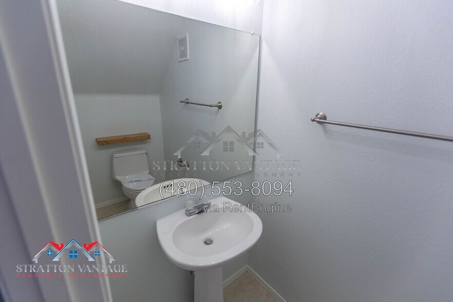 Building Photo - 4644 N 22nd St