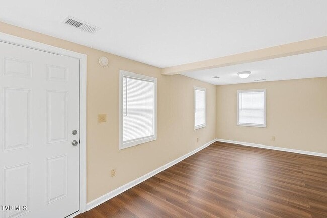 Building Photo - 3361 Bloomingdale Rd