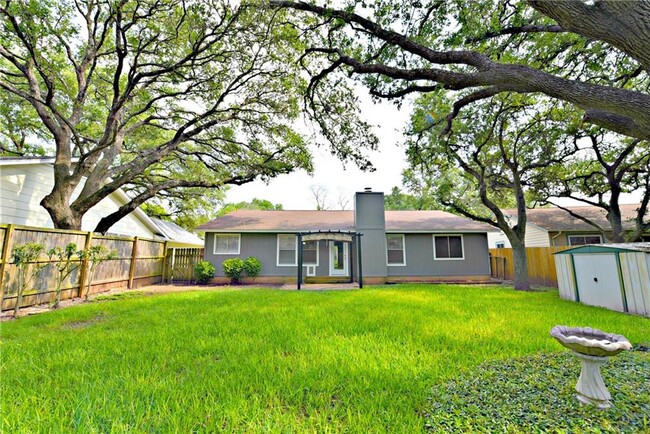 Building Photo - 4604 Pelham Dr