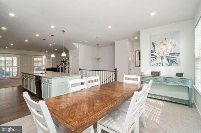 Building Photo - 5950 Etterbeek St