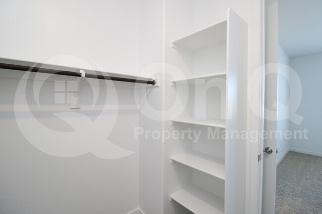 Building Photo - 3303 S Piedra Cir