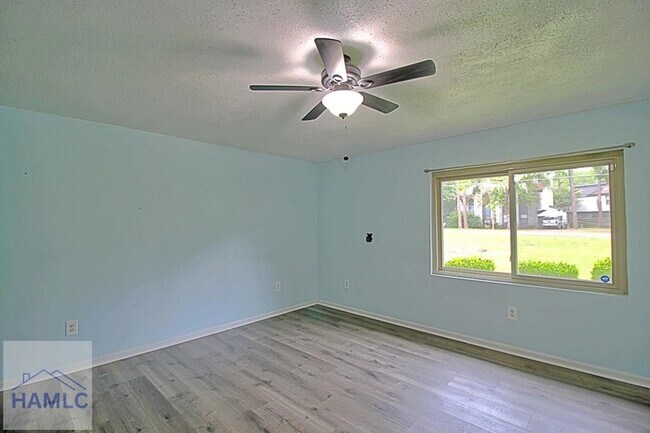 Building Photo - 1062 Kelly Dr