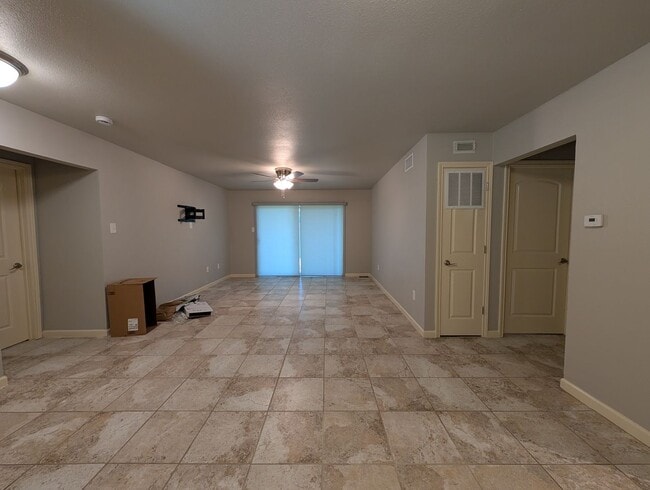 Building Photo - 551 Terminal Loop Rd