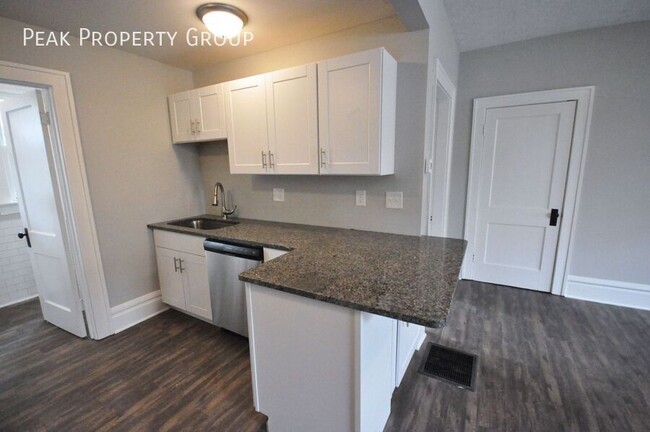 Building Photo - Available Now! 1 Bedroom Apartment Located...