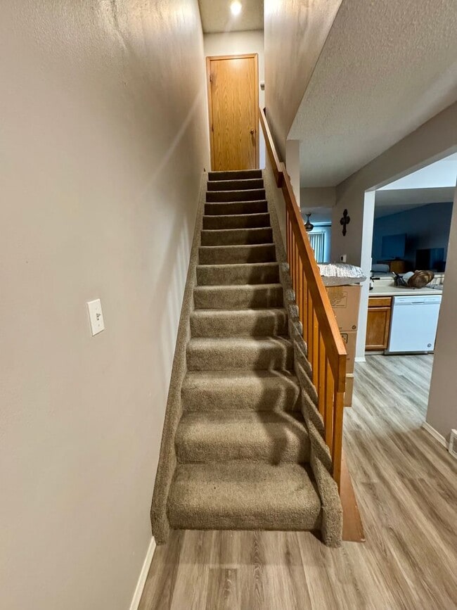 Building Photo - Cozy Townhome on North side with 1 car garage