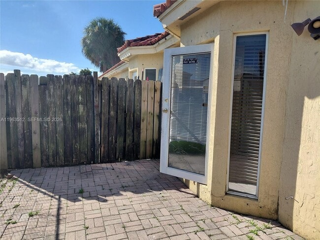 Building Photo - 83 NE 13th Ave