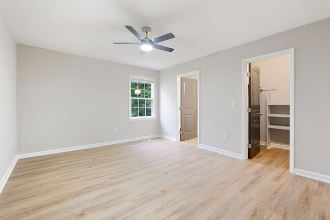 Building Photo - Freshly Updated 3 Bed, 2 Bath Home in Prim...