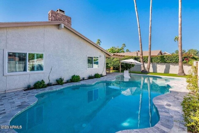 Building Photo - 7526 Via De Ln