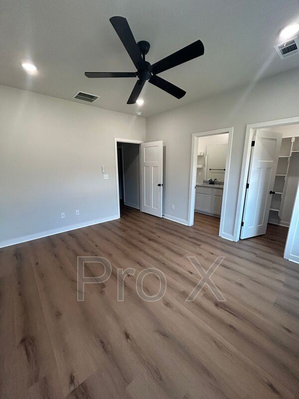 Building Photo - 621 Cosmos St