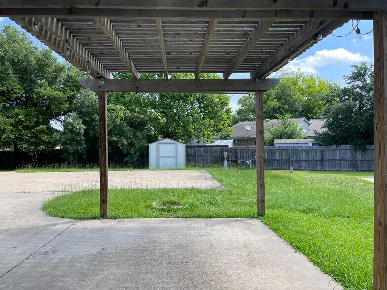 Building Photo - Updated 4 Bed, 3 Bath Home for Fall 2026 Move In!