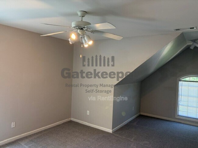 Building Photo - 245 Lockmeade Way