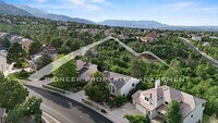 Building Photo - 5 bed/3 bath Main-Level Living with Design...