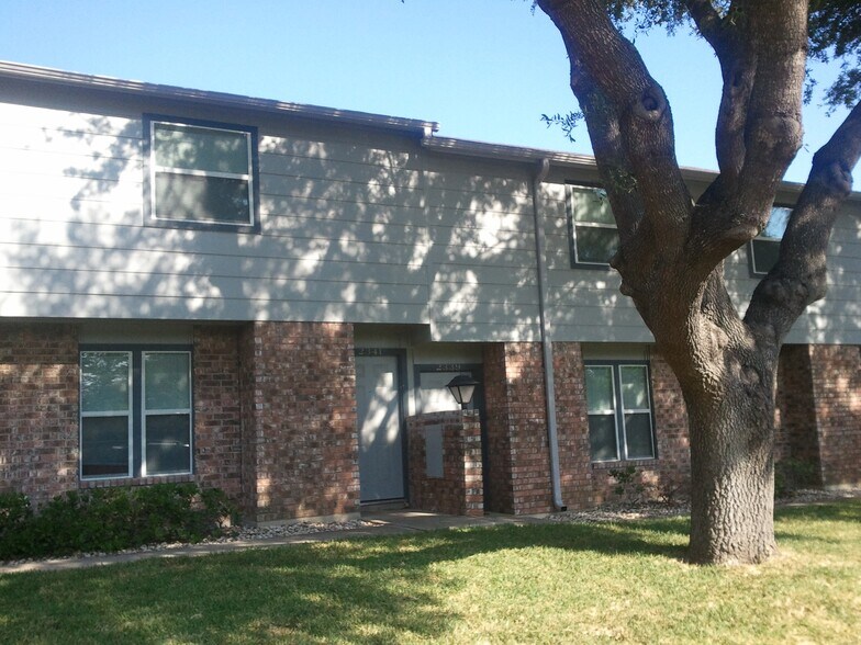 Building Photo - 2373 Jennifer Dr