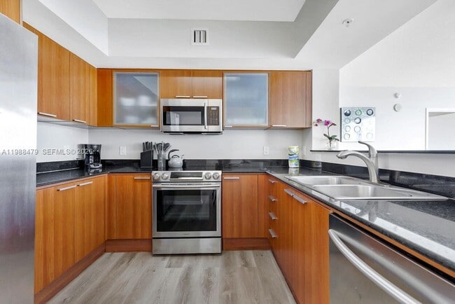 Building Photo - 16699 Collins Ave