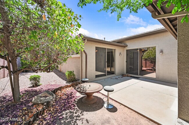 Building Photo - 337 West Swan Drive