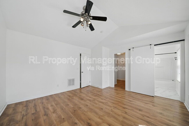 Building Photo - 646 Grove Cir