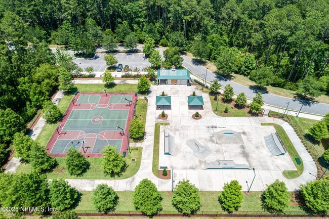 Building Photo - 717 E Dorchester Dr