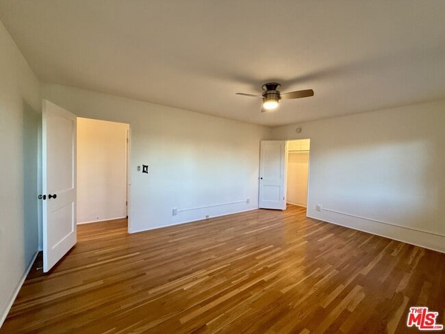 Building Photo - 5560 Village Green