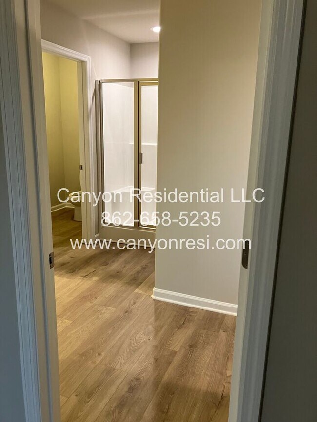Building Photo - Great 3 BR 2 BA in great location won't last long!