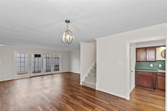 Building Photo - 2417 Jamestown Mal