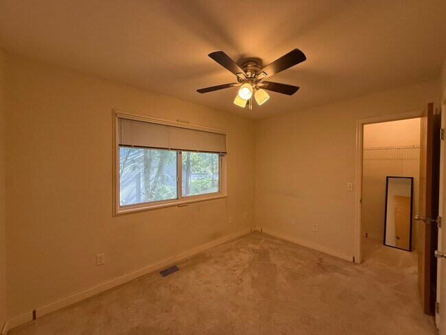 Building Photo - 1828 S Magnolia Dr