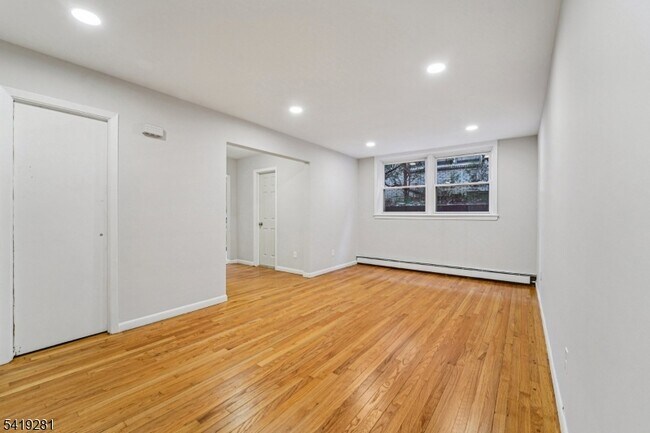 Building Photo - 357 Franklin St