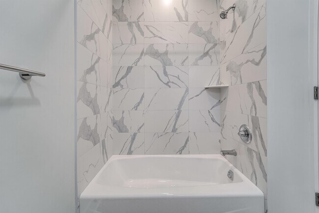 Building Photo - 660 Grand St