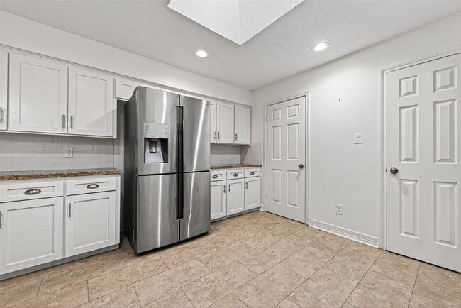 Building Photo - 14222 Stokesmount Dr