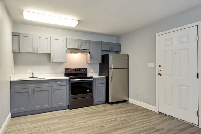 Building Photo - 214 Columbia Dr