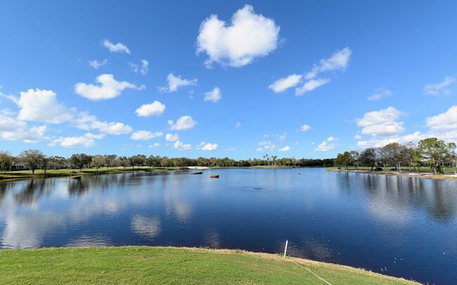 Building Photo - 2BR/2BA Lake View Condo in Heritage Oaks G...