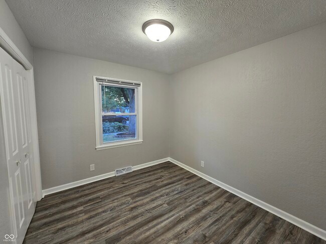 Building Photo - 2115 Dawnshire Dr